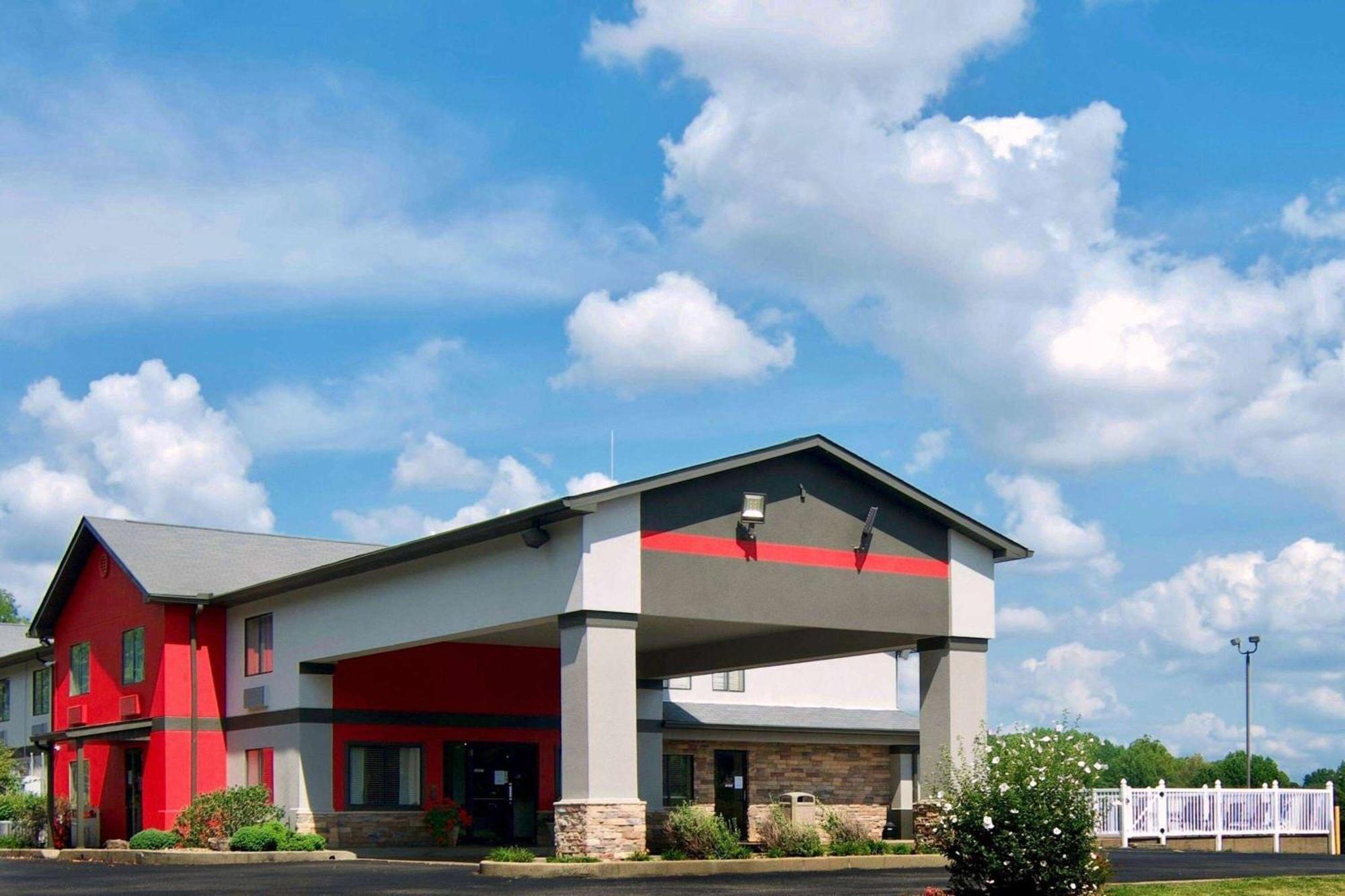 华美达全球酒店 Tell City 外观 照片